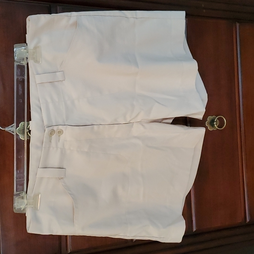 Cute khaki golf shorts. Size 10. Brand - Ixspa 4.5in inseam. Worn only once.